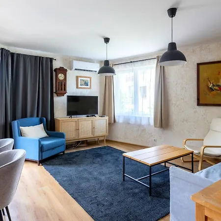 Ares Slopeside Apartment